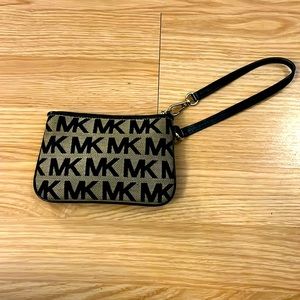Michael kors wristlet